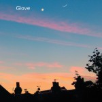Una falce di Luna crescente a est di Giove