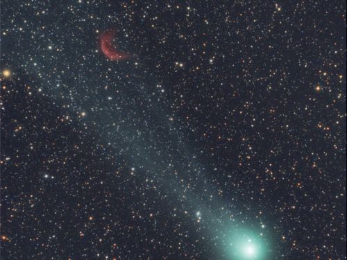 C/2014 Q2 Lovejoy e nebulosa Delfino Sh2-188