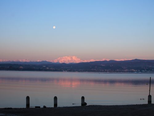 La Luna e il Monte Rosa dal lago Maggiore