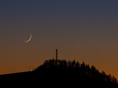 Luna e Saturno al tramonto