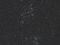 L’amas d’étoiles ouvert Collinder 394 (Cr 394) dans la région supérieure et NGC 6716 dans la région inférieure