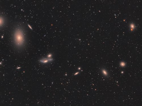La catena di galassie di Markarian