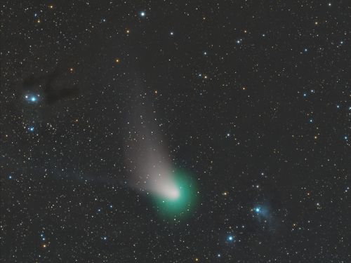 Cometa C/2022 E3 ZTF fra le nebulose a riflessione VdB29 e VdB31