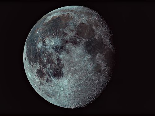 Luna calante gibbosa in mineral Moon
