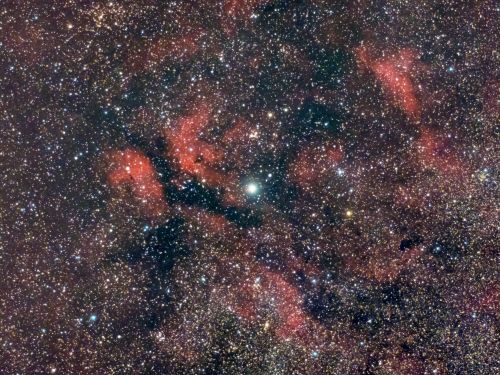 Nebulosità attorno a Gamma Cygni