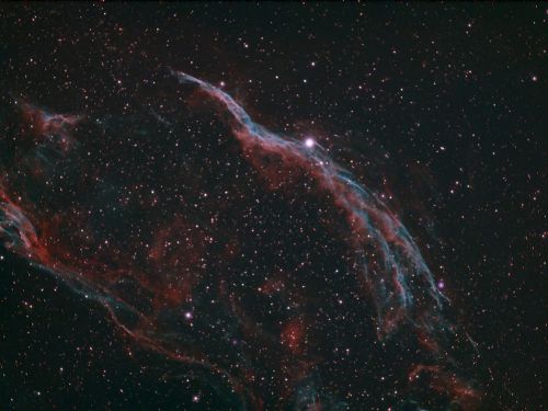 Nebulosa scopa della strega, situata nella costellazione del cigno.