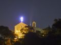 La cometa Neowise sorge sopra la Chiesa