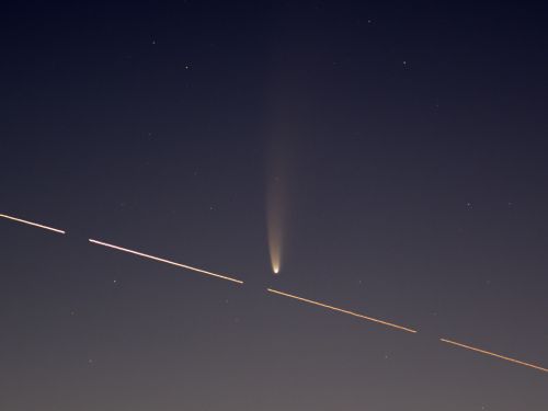 La ISS e la cometa