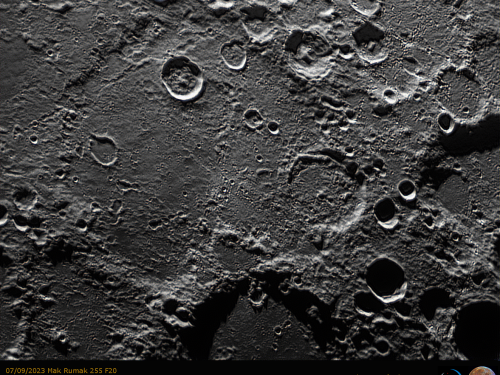 L’immenso cratere Deslandres al tramonto