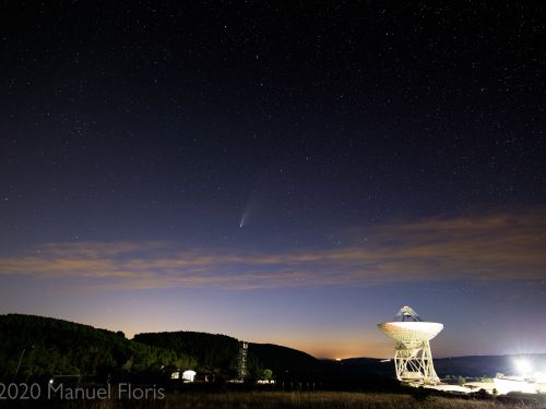 La cometa Neowise incontra il Sardinia Radio Telescope