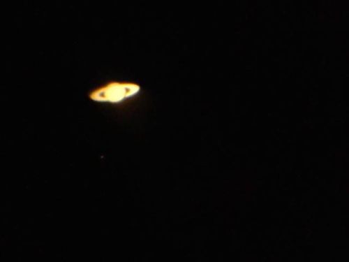 Saturno e Titano con telescopio e semplice fotocamera di cellulare…