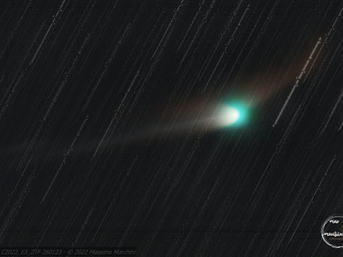 Cometa C/2022 E3 ZTF con stelle in movimento