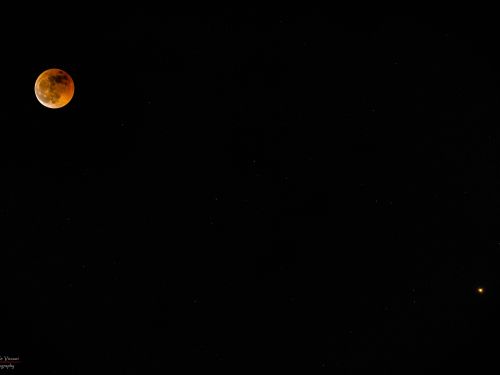 Eclissi totale di Luna con Marte