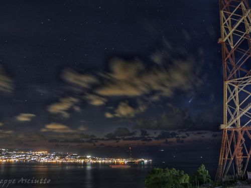 Cometa Neowise sul cielo dello Stretto di Messina
