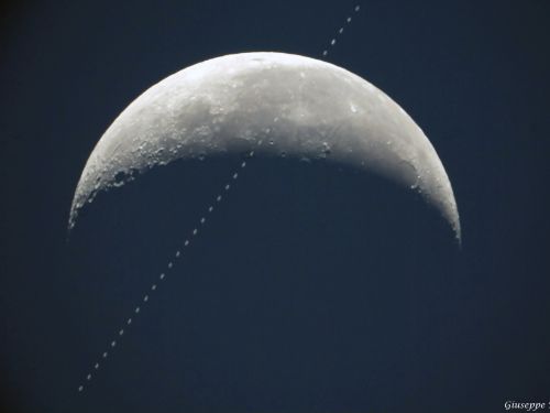 Transito ISS sul disco lunare