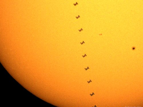 Transito della Stazione Spaziale Internazionale (ISS) davanti al Sole