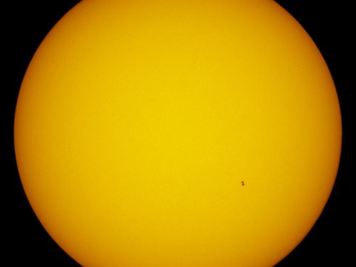 ISS in Transito su un Sole Vuoto