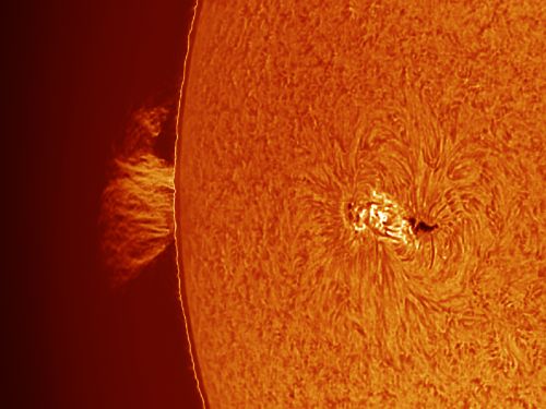 Protuberanza e macchie solari in H-Alpha