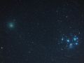 La cometa 46p nel suo transito vicino alle Pleiadi