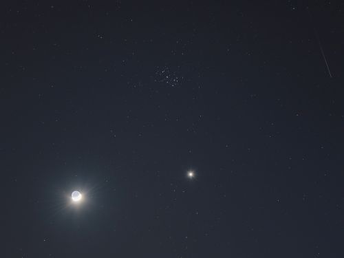 Congiunzione Luna, Venere, Pleiadi e Cometa