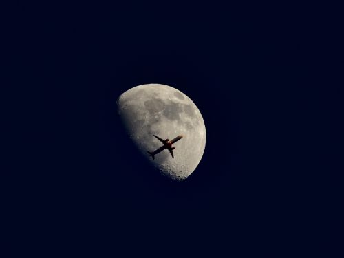 Luna e volo di linea