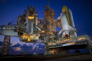 Space Shuttle Discovery sulla rampa di lancio