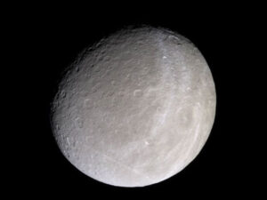 Rhea fotografata da Cassini