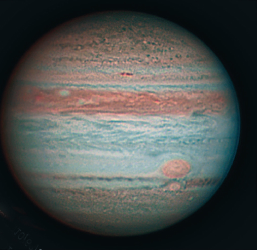 Giove e i Satelliti Medicei tra le montagne ancora ben visibili nel crepuscolo.