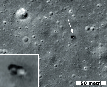 Una porzione della foto ad alta risoluzione realizzata dalla sonda Lunar Reconnaisance Orbiter all'interno del cratere Le Monnier, dove da quasi 40 anni riposa il glorioso Lunikhod 2