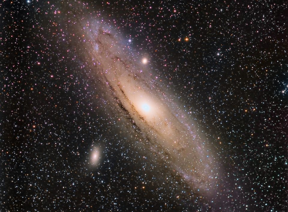 Tra le Galassie di Andromeda Tra le Galassie di Andromeda