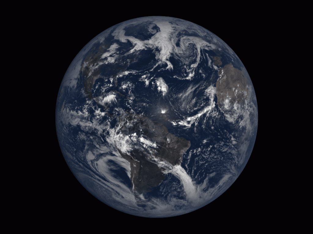 dscovr-epic-21-aug-2017-solar-eclipse-shadow ombra dell'eclissi di Sole ripresa dal NOAA