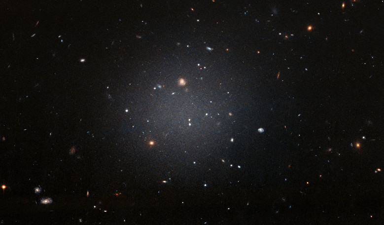 Lo strano caso della galassia trasparente Lo strano caso della galassia trasparente