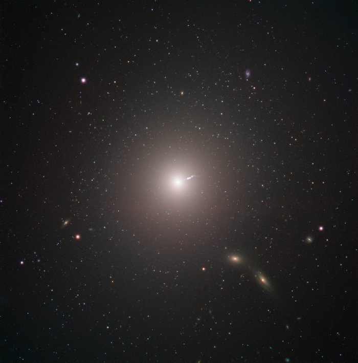 Messier 87 Captured by ESOâs Very Large Telescope
