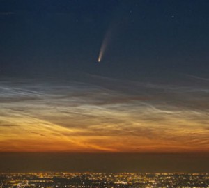 Cometa C/2020 F3 Neowise con nubi nottilucenti