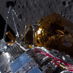 Odysseus passa sopra il lato vicino della Luna dopo l'inserimento nell'orbita lunare il 21 febbraio. Il lander fino al 21 febbraio ha goduto di ottima salute. Crediti: Intuitive Machine