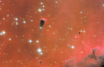 UNA GOCCIA NERA su Sfondo Rosso nebulosa anima