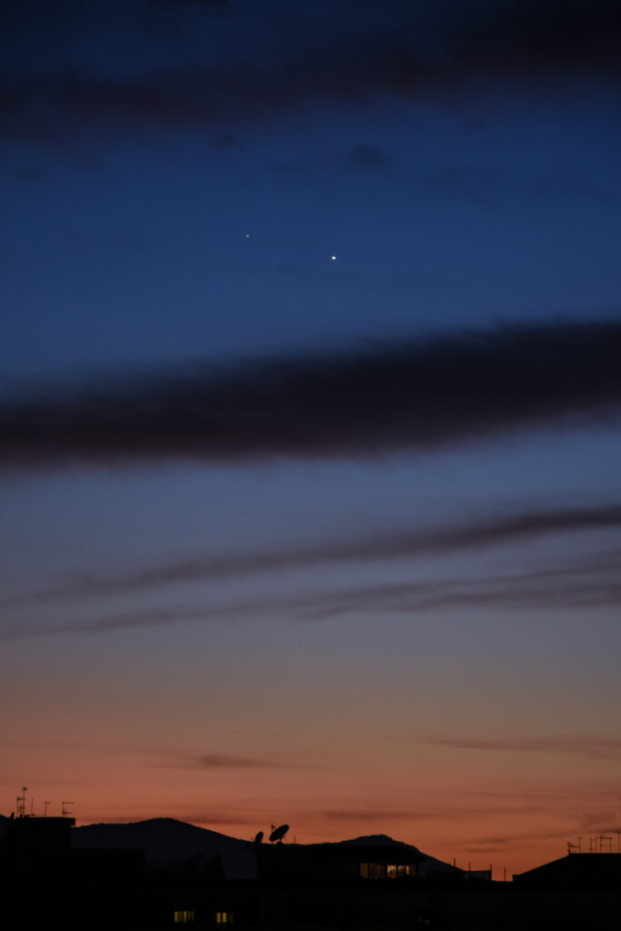 Osservazione Diurna Venere e Mercurio nel crepuscolo serale 22 maggio 2020 ore 20:53 Bagheria, Sicilia Nikon D7500 f/5.6 1/8s ISO 1600 obiettivo 18-105mm treppiedi Manfrotto di Teresa Molinaro