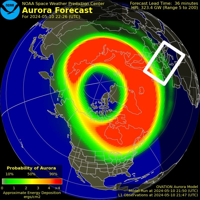 La previsione per le 0:26 italiane dell’11 maggio, con l’ovale aurorale che arriva a sfiorare l’Italia (nel riquadro bianco).