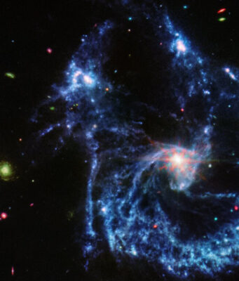 JWST ARP 107 nuova occhiata alle collisioni galattiche Arp 107 catturata dalla telecamera MIRI del JWST. Credit: NASA, ESA, CSA, STScI