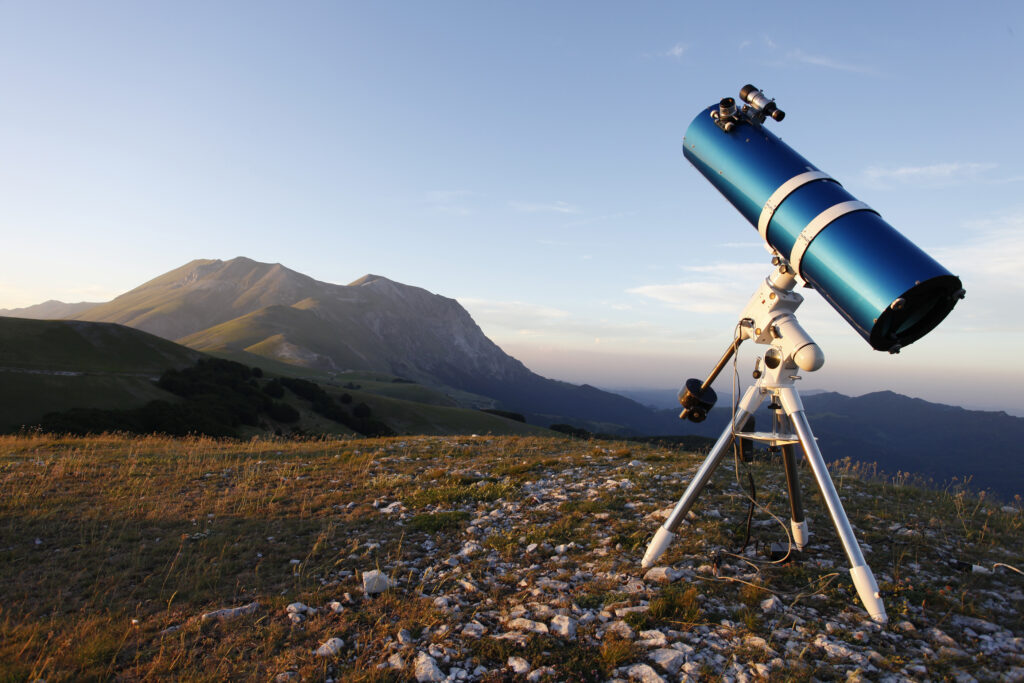 Lo strumento dell'autore in configurazione visuale. Fotografare il cielo profondo con ottiche simili, se non si controlla e corregge la precisione dell'inseguimento, potranno garantire immagini senza mosso solo limitando le esposizioni a pochi secondi.