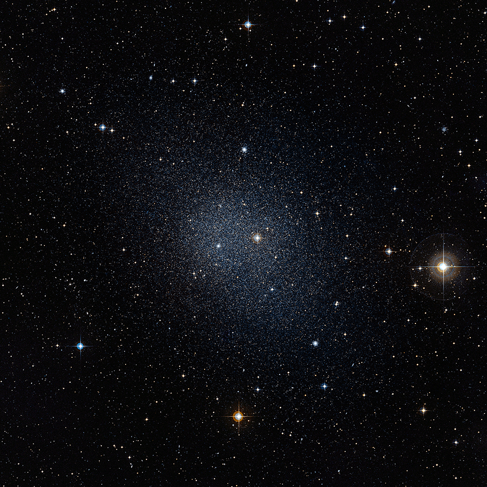 Fornax: Un Laboratorio Naturale per la Cosmologia e l’Astrofisica