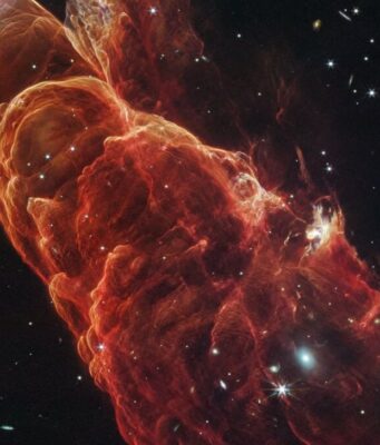 JWST: Un tornado cosmico diretto verso una Galassia distante