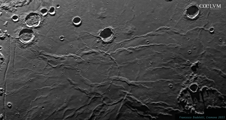 Il sistema di creste e dorsali intorno al cratere Lamont