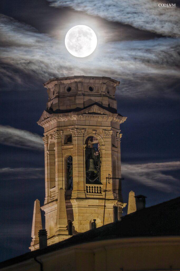 La Superluna del Castoro: novembre si illumina di magia! 