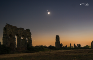 Il bacio tra Luna e Venere sopra gli Acquedotti di Roma