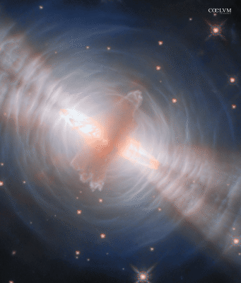 Giochi di Luce Riflessa per una Stella MorenteNebulosa Uovo (CRL 2688)