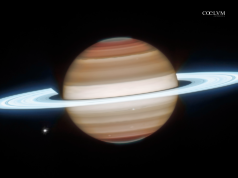 Webb Scruta Saturno nell’Infrarosso, tra Anelli, Vortici e Foschie