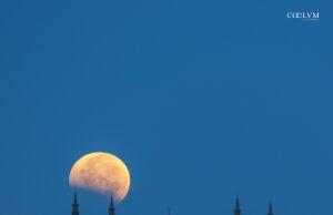Eclissi lunare sopra l’Alcàzar di Toledo