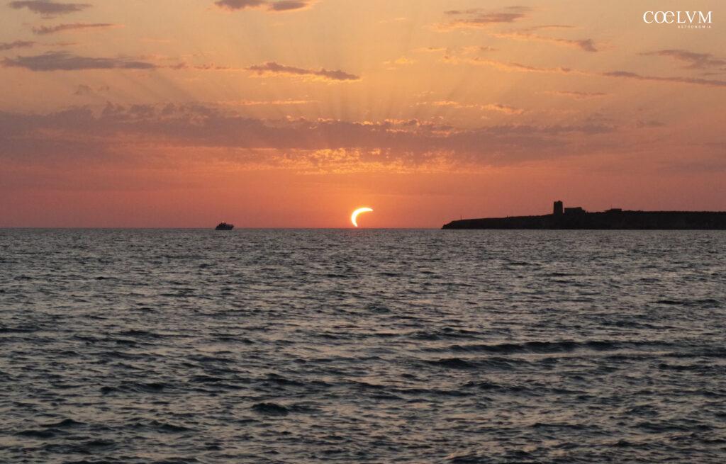 Eclissi di Sole al tramonto