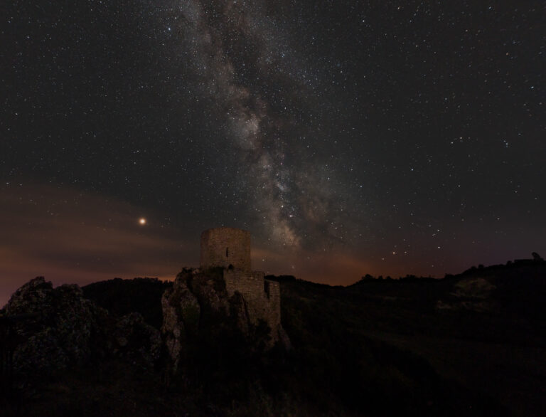 Via Lattea sopra la rocca di Pietrarubbia